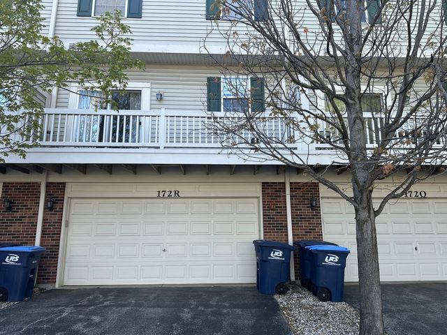 172 N East River Road R, Des Plaines, IL 60016