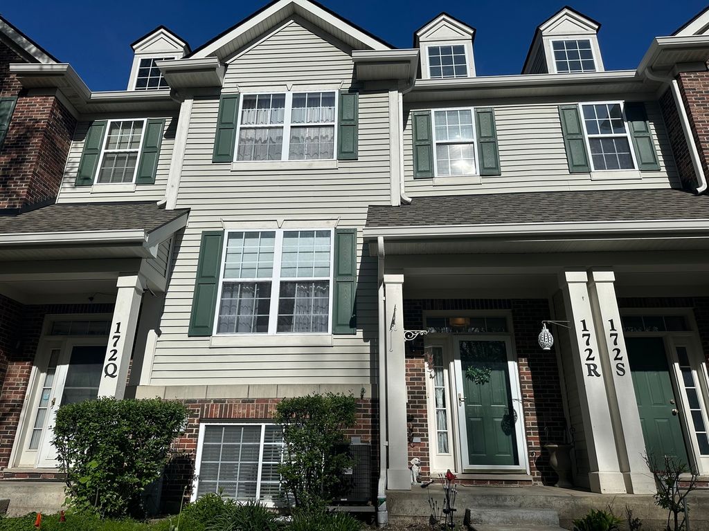 172 N East River Road R, Des Plaines, IL 60016