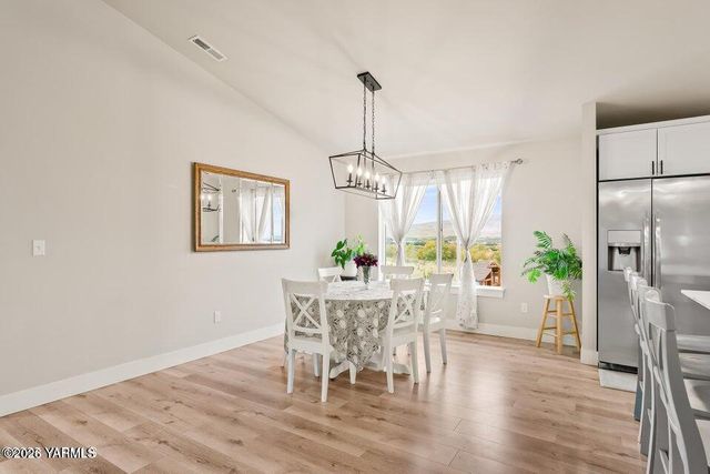 15649 Fisk Rd, Yakima, WA 98908