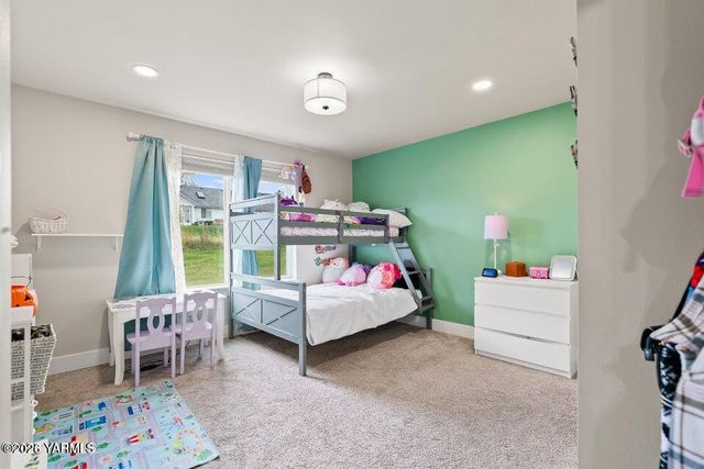 15649 Fisk Rd, Yakima, WA 98908