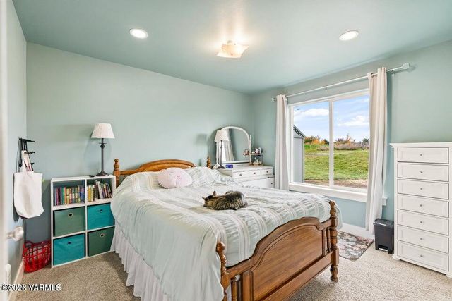 15649 Fisk Rd, Yakima, WA 98908