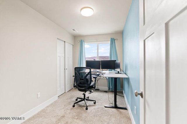 15649 Fisk Rd, Yakima, WA 98908