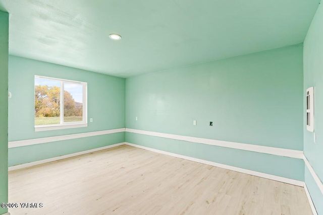 15649 Fisk Rd, Yakima, WA 98908