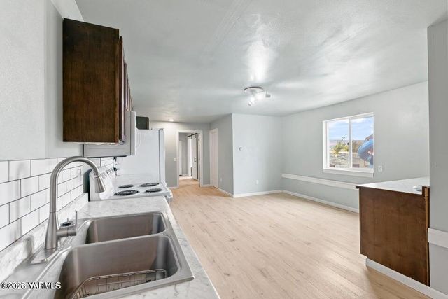 15649 Fisk Rd, Yakima, WA 98908