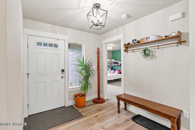 15649 Fisk Rd, Yakima, WA 98908