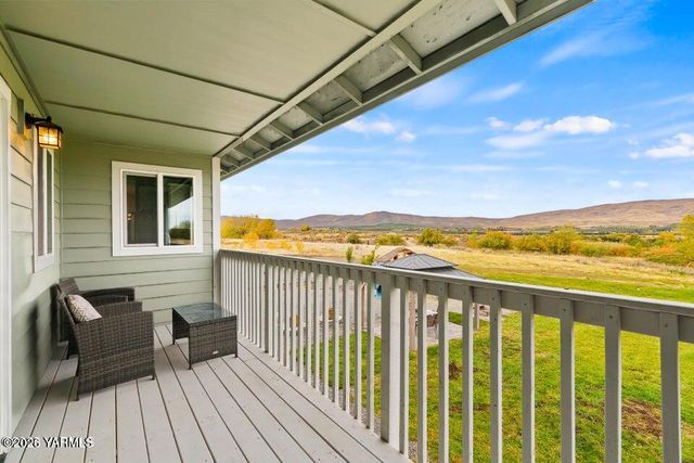 15649 Fisk Rd, Yakima, WA 98908