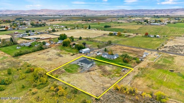 15649 Fisk Rd, Yakima, WA 98908