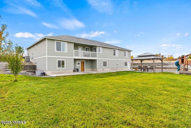 15649 Fisk Rd, Yakima, WA 98908