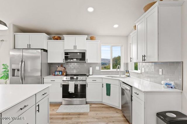 15649 Fisk Rd, Yakima, WA 98908