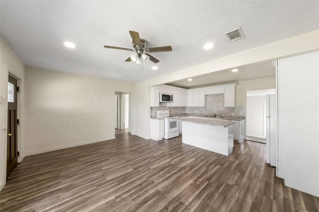 1920 Spence Street, Houston, TX 77093