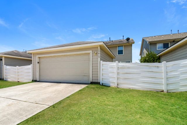 19419 Green Chase Lane, Houston, TX 77073