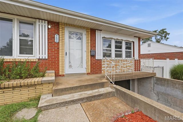 9409 Reavis Barracks Road, St Louis, MO 63123