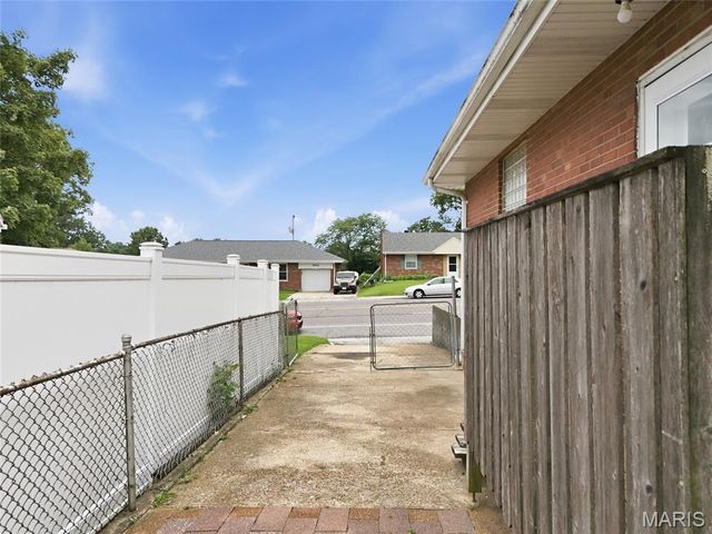 9409 Reavis Barracks Road, St Louis, MO 63123