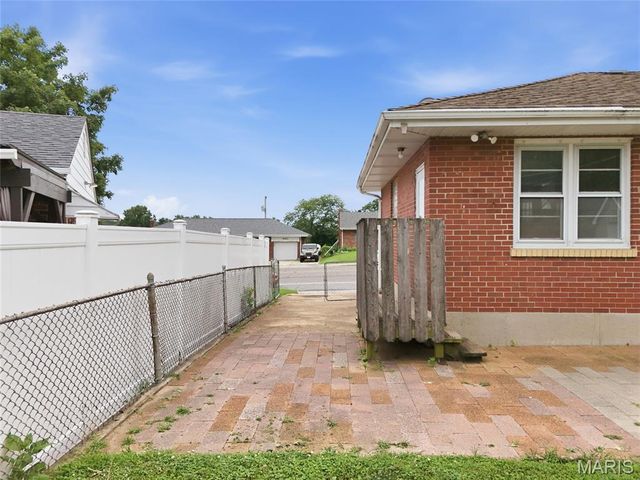 9409 Reavis Barracks Road, St Louis, MO 63123