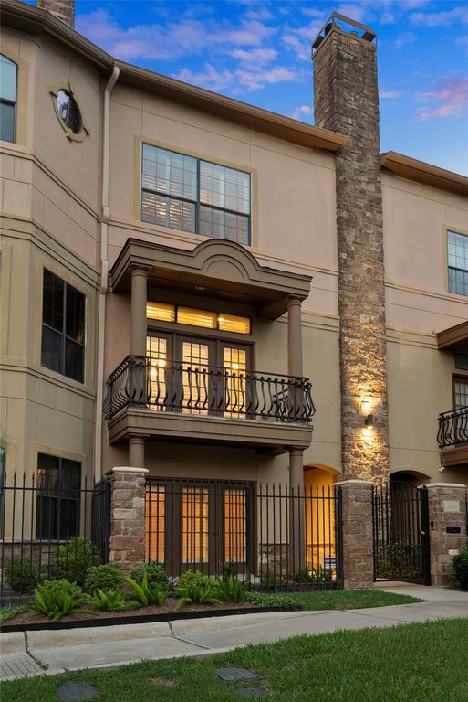 2403 Commonwealth Street, Houston, TX 77006