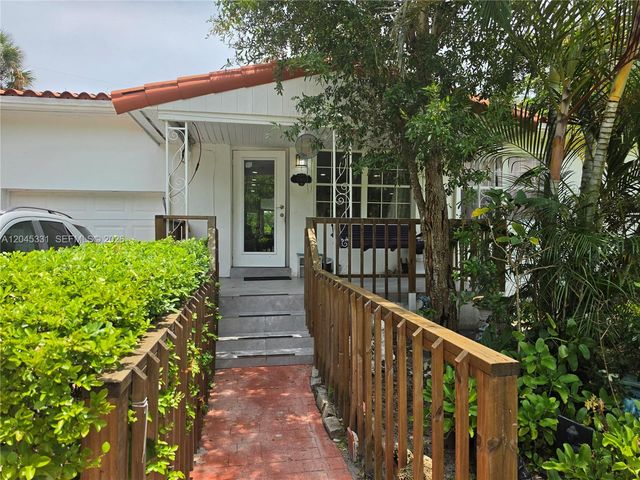 10801 NE 10th Avenue, Biscayne Park, FL 33161