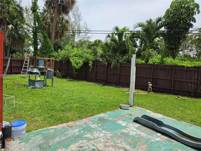 10801 NE 10th Avenue, Biscayne Park, FL 33161