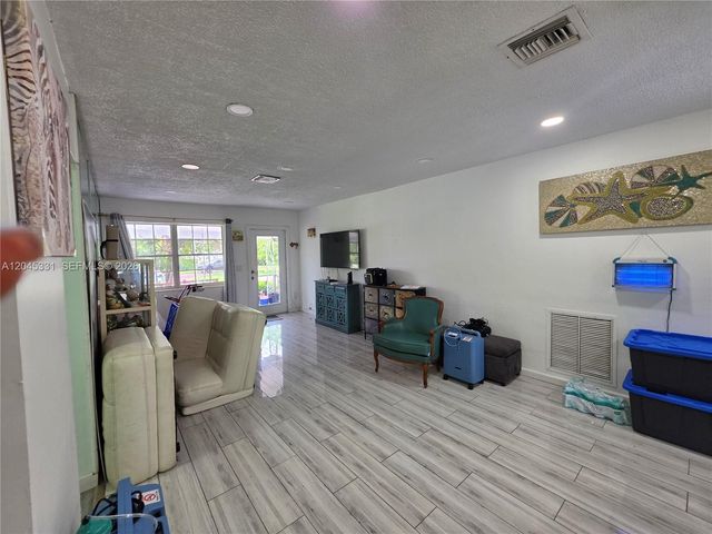 10801 NE 10th Avenue, Biscayne Park, FL 33161