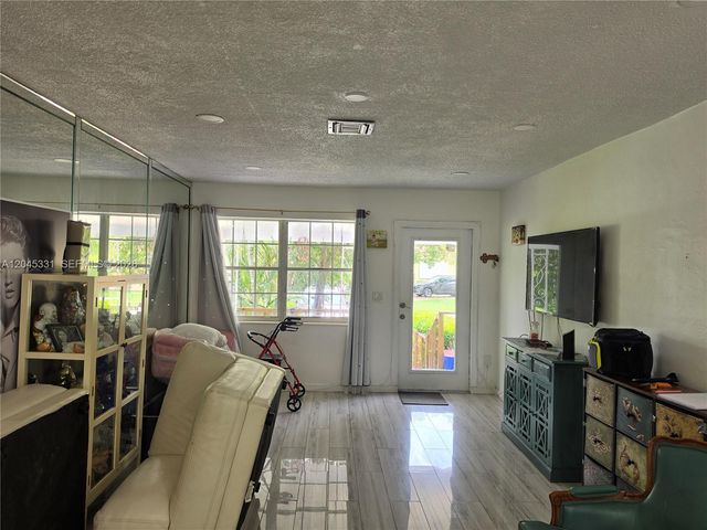 10801 NE 10th Avenue, Biscayne Park, FL 33161