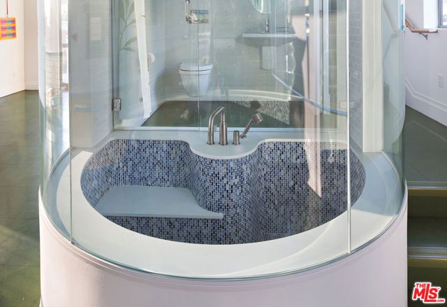 201 Entrada Drive, Santa Monica, CA 90402