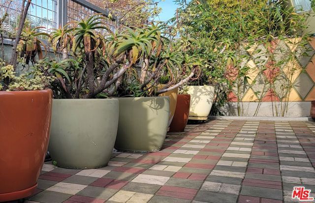 201 Entrada Drive, Santa Monica, CA 90402