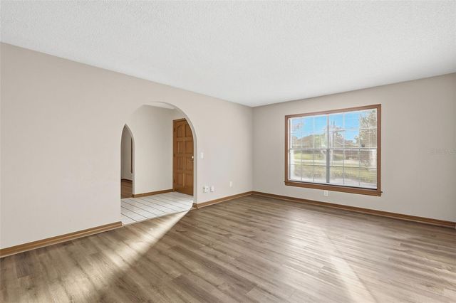 432 N PINE MEADOW DRIVE, Debary, FL 32713