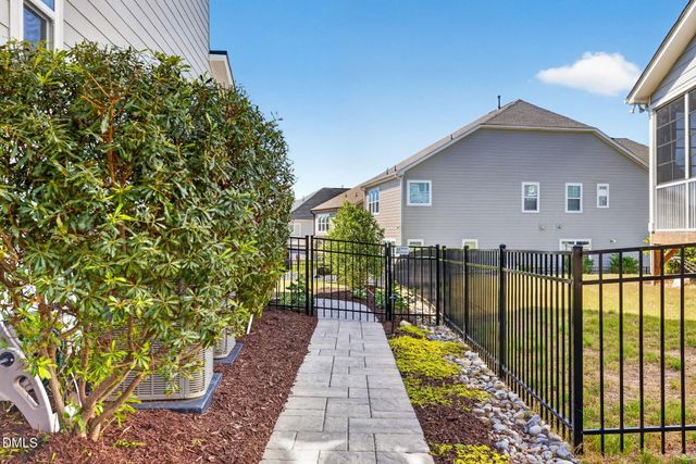 404 Honeyridge Lane, Holly Springs, NC 27540