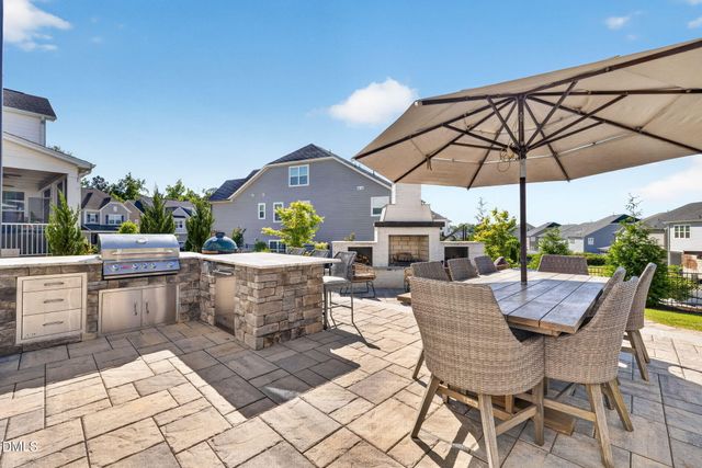 404 Honeyridge Lane, Holly Springs, NC 27540