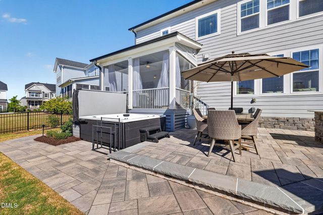 404 Honeyridge Lane, Holly Springs, NC 27540