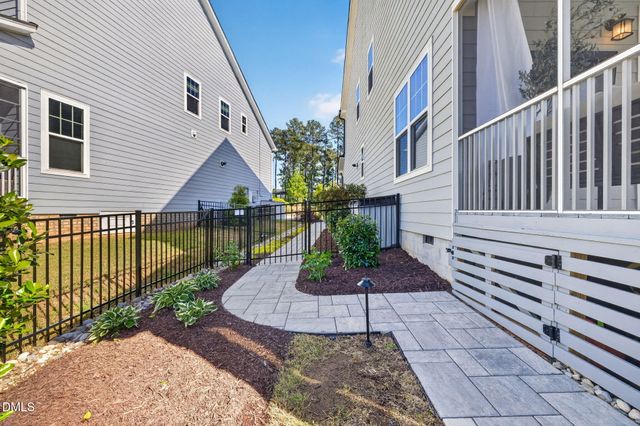 404 Honeyridge Lane, Holly Springs, NC 27540