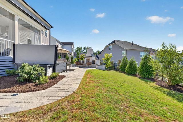 404 Honeyridge Lane, Holly Springs, NC 27540