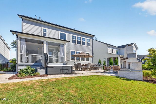 404 Honeyridge Lane, Holly Springs, NC 27540