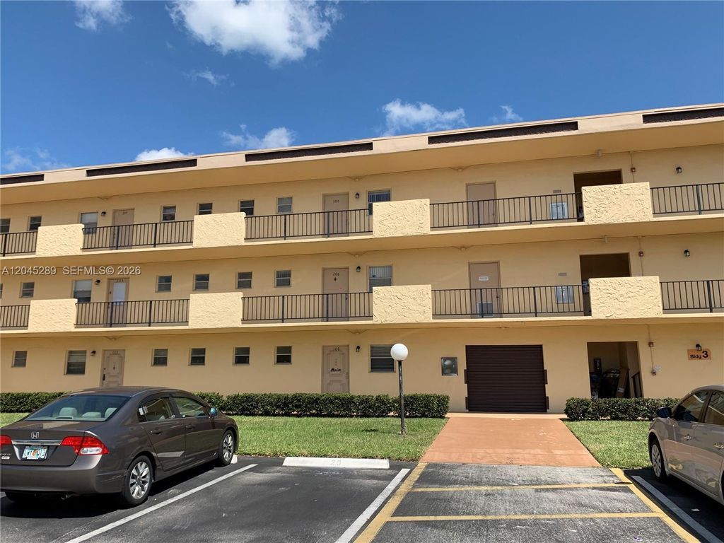 201 Berkley Road 204, Hollywood, FL 33024