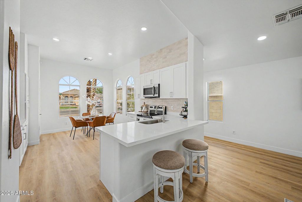 Image 1 of property listing at 11021 W HAYWARD Avenue <WOW>, Glendale, AZ 85307