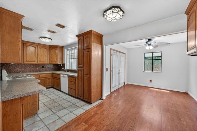 8570 Strong Ave, Orangevale, CA 95662