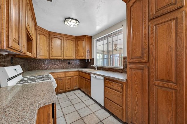 8570 Strong Ave, Orangevale, CA 95662