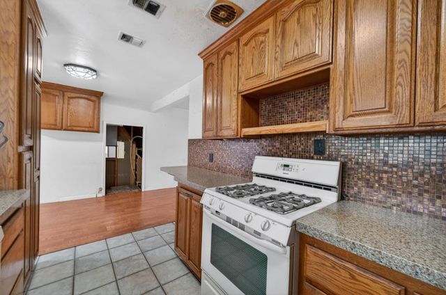 8570 Strong Ave, Orangevale, CA 95662