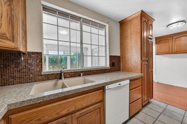 8570 Strong Ave, Orangevale, CA 95662