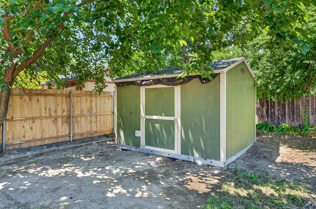 8570 Strong Ave, Orangevale, CA 95662