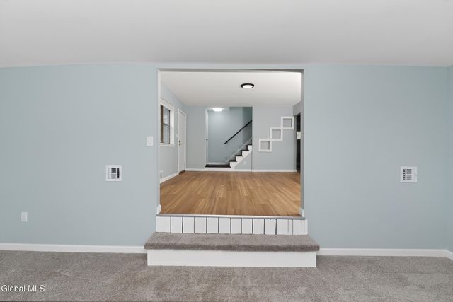 2 Jeffrey Lane, Colonie, NY 12211