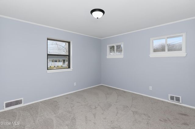 2 Jeffrey Lane, Colonie, NY 12211
