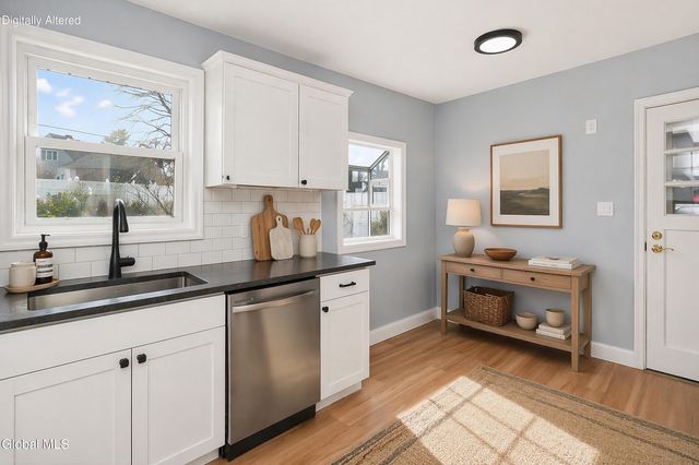 2 Jeffrey Lane, Colonie, NY 12211