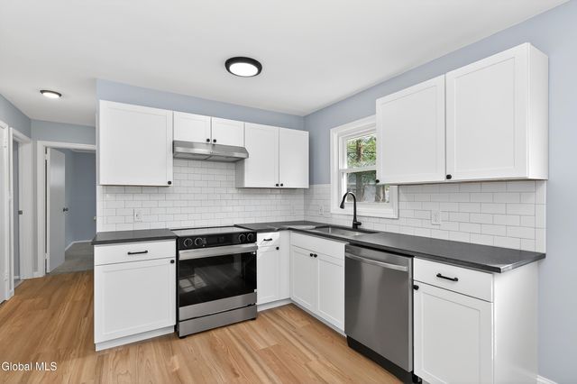2 Jeffrey Lane, Colonie, NY 12211
