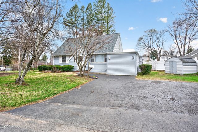 2 Jeffrey Lane, Colonie, NY 12211