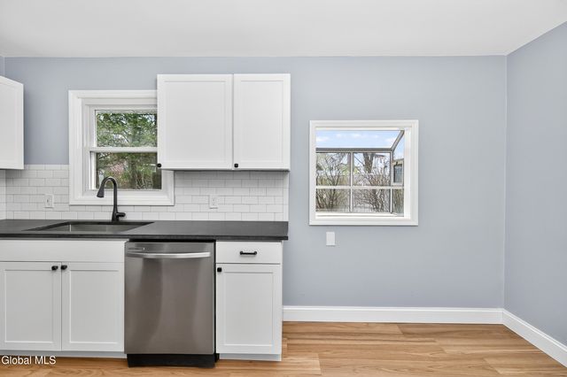 2 Jeffrey Lane, Colonie, NY 12211