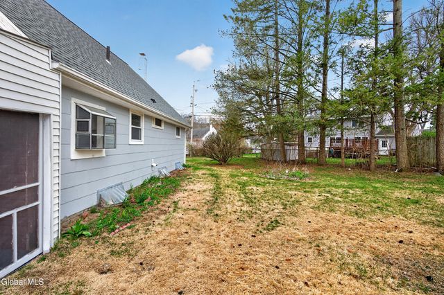 2 Jeffrey Lane, Colonie, NY 12211