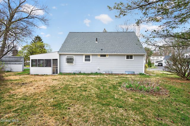 2 Jeffrey Lane, Colonie, NY 12211