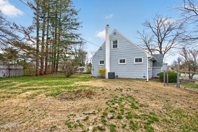2 Jeffrey Lane, Colonie, NY 12211