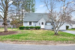 2 Jeffrey Lane, Colonie, NY 12211
