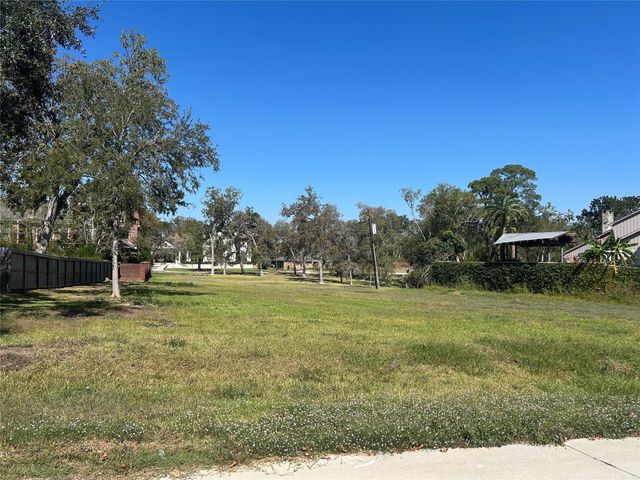 2608 Rip Van Winkle, Pearland, TX 77581